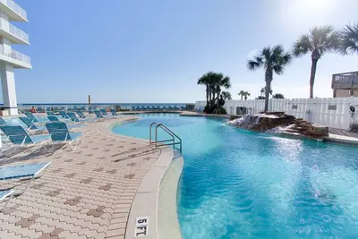 Image de Nouveau Luxury 2br Beachfront! Sur la plage. Promotions toute l'année