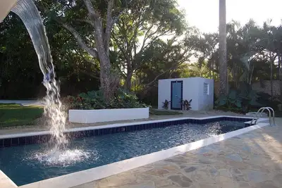 Image de Villa 3bd, piscine privée avec cascade, jardin tropical, à quelques pas de la plage de sable!