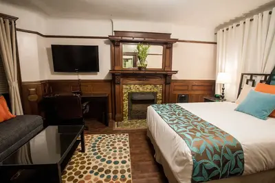 Image de Chambre luxueuse avec salle de bain privée et entrée privée