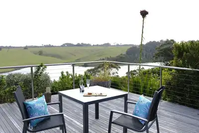 Image de Sanctuary on the Lakes - maison de plage familiale