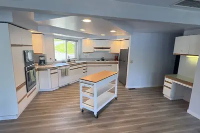 Image de Maison du lac sur Samish. Lancement privé, quai massif, solarium et plus! !