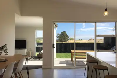Image de Mount Home moderne avec vue ensoleillée - Escapade sur la plage en été
