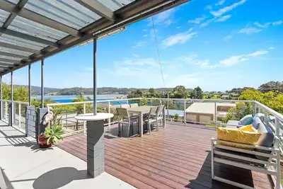 Image de Fantastique maison de vacances avec vue sur l'eau et superbe terrasse