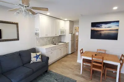 Image de Magnifique condo 1 chambre à coucher à deux pas de la plage et de la promenade.