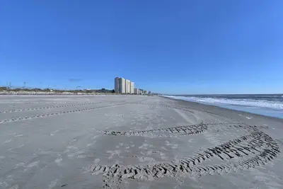 Image de Nouveau! Atlantic Beach Home Ă 5 minutes de l'atterrissage aux pieds nus