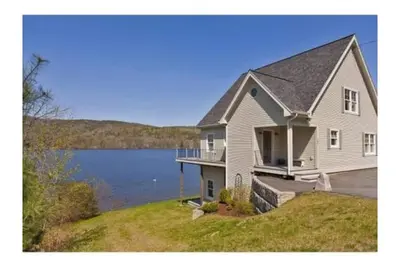 Image de Black Bear Lodge: Lakefront Home sur le lac Mascoma