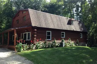 Image de Confidentialité totale! ! ! Maison en bois rond entourée de 5 acres de bois près du lac Léman.