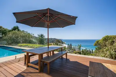 Image de Surfs Up Whale Beach