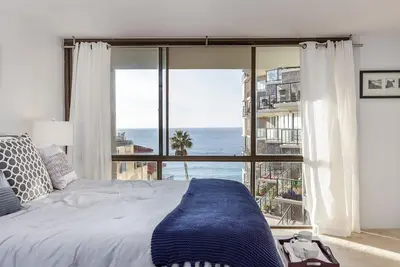 Image de Redondo Beach Ocean Front Condo Ă l'Esplanade