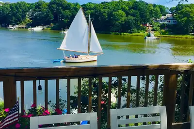 Image de Waterbury Central & New Seabury Waterfront & Dock: les réservations pour l’automne! !