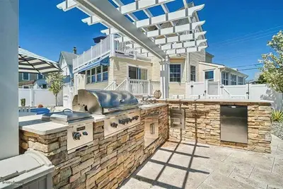 Image de Cinq chambres, trois salles de bain avec une piscine privée chauffée à Wildwood Crest!