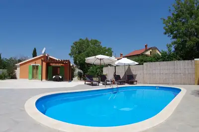 Image de Charmante maison avec piscine privée dans le village Sveti Kirin