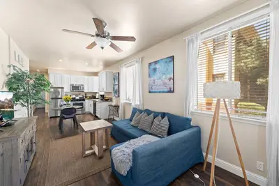 Image de Marvelous Midtown stay with a Modern Twist!