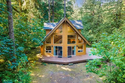 Image de À côté de la forêt Mt Hood Nat'l et de la rivière Zig Zag - 3br \/ 2ba Custom Home
