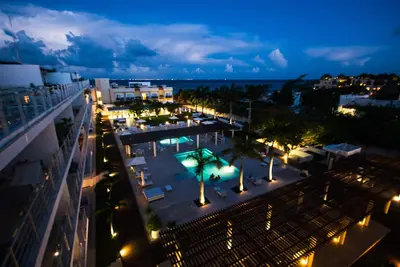Image de 6 suites de maître avec 8 lits king pour 16 personnes! ! Endroit Le Plus Central / plage / ville