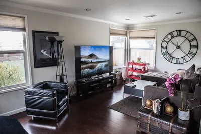 Image de Privé, sécurisé et belle maison minutes de Universal et Hollywood