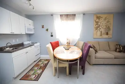 Image de Grand 1 Bdrm À Travers Le Ressort MINÉRAL Chaud