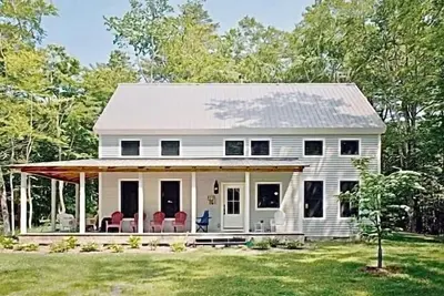 Image de Post and Beam Updated Farmhouse Style, Chebeague Island, Me