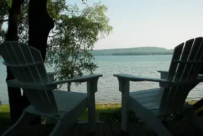 Image de Cozy Cottage Waterfront et Guest House Big Platte lac À proximité des Dunes!