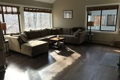 Image de Belle maison spacieuse en face de Loon Mtn!