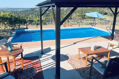 Image de Piscine, Jacuzzi, Vue SPÉCIALE, loyer 1 chambre plein prix obtenir la 2ème chambre pour 50 $. 00!