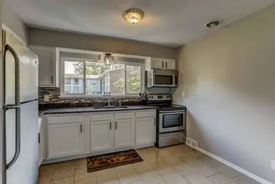 Image de Main Street Luxury One Bedroom Apartment 2 chambres centre-ville Royal Oak