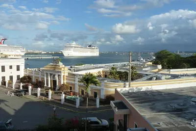 Image de Waterfront Condo avec vue spectaculaire sur le port de San Juan