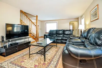 Image de Maison Aster-4 Br-1. 5 salles de bain; 2 miles de la clinique Mayo-Mayo Patient Furnished Home