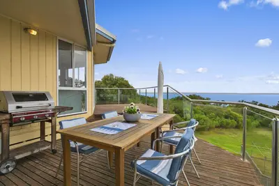 Image de Manuka Lodge Ventnor surplombant la baie