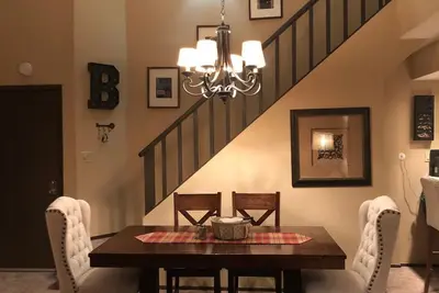 Image de Ski-In / Ski-Out Condo! Spacieux, confortable, pratique. Idéal pour les couples et les familles