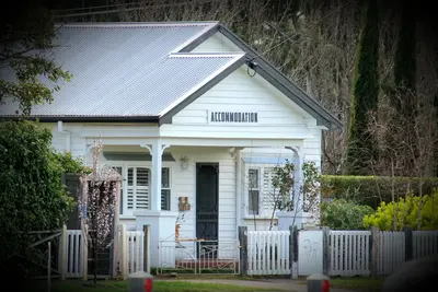 Image de R & R Cottage, Cute & Cosy 2 Br Cottage ENTIÈREMENT Auto-Contenu.