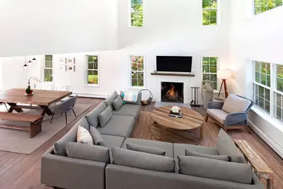 Image de Casual Chic: Hamptons Wellness Minded Retreat Home