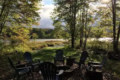 Image de Private Charming & Cozy -Lake Front Cottage- Great for Family, Friends & Couples