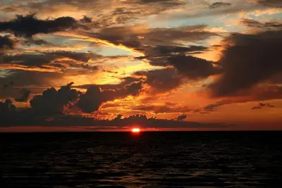 Image de Meilleur coucher de soleil-Belle, spacieuse, Accueil Beachfront sur le lac Michigan, Mackinaw City