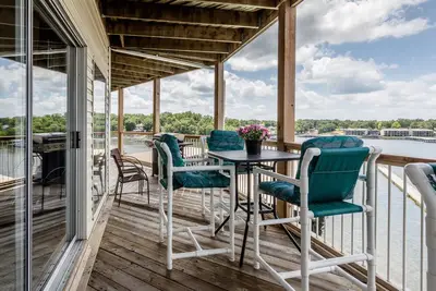 Image de Vrbo ~ Spacieuse 3br Ledges Point Condo ~ Vues imprenables! ~ WiFi gratuit / bordereau de bateau