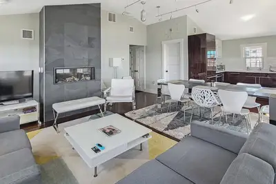 Image de Moderne East End 3bd - Vues sur l'eau, parking, terrasse privée et climatisation