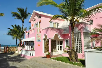 Villa Flamingo; Chute d'eau, piscine à débordement, lit de plage suspendu, bain à remous