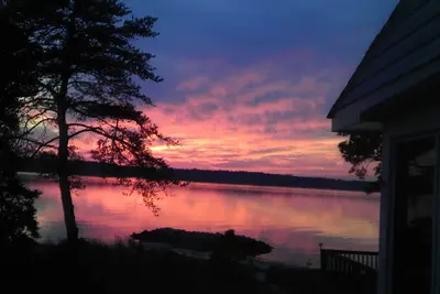 Image de Cozy Getaway cabine avec Beautiful Sunsets sur la rivière York, minutes de Yorktown