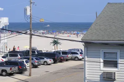 Image de Condo Stop Carriage Beach Block Ocean View