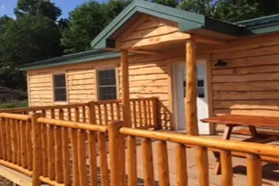 Image de Cabine n ° 1 sur 4 à Oak Park Marina-sur la magnifique baie de Sodus! Mariages & Vacances