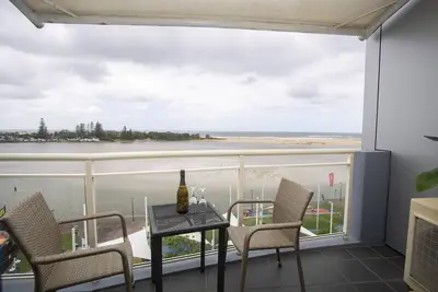Image de The Oaks Waterfront Apartment