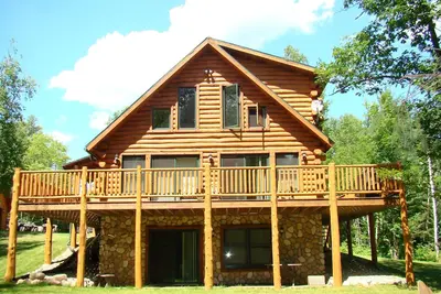 Image de Cabine ouverte toute l'année, bord de rivière boisée sur la rivière Lily, WiFi, air climatisé central, sentiers de Vtt