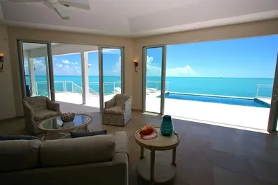 Image de Superbe vue panoramique - Oceanfront Villa - Charme Calmant