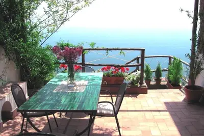 Image de Magnifique maison en bord de mer sur la côte amalfitaine - Profitez de la terrasse et de la vue sur la mer!