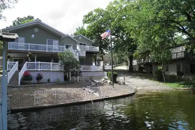 Image de La Casa Paradise Beautiful 4 Br / 3 Ba 2 Slip dock avec Yacht Slip.
