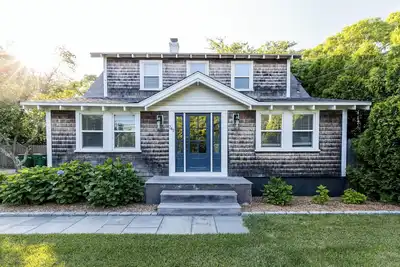 Image de ** Nouveau Central Air ** Walk To Town - Vineyard Getaway The Perfect Martha