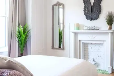 Image de Chic Laurier:   emplacement idéal sur le Plateau \/ Mileend, parking$, Netflix! !