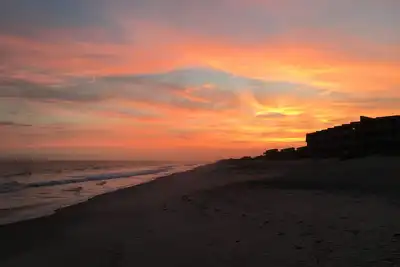Image de Vous méritez une douce retraite en bord de mer! Superbes vues, à quelques pas de la plage.
