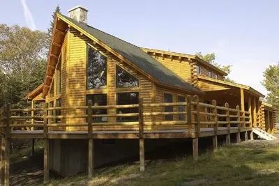 Image de Loon's Nest Log Cabin / Waterfront. Bateau ponton disponible Ă la location