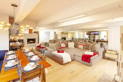 Image de Luxueux Riverfront Townhouse, Downtown Aspen - Modern Mountain Remodel! !